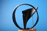 Fotodocument van als relatiegeschenk ontworpen bronzen beelden